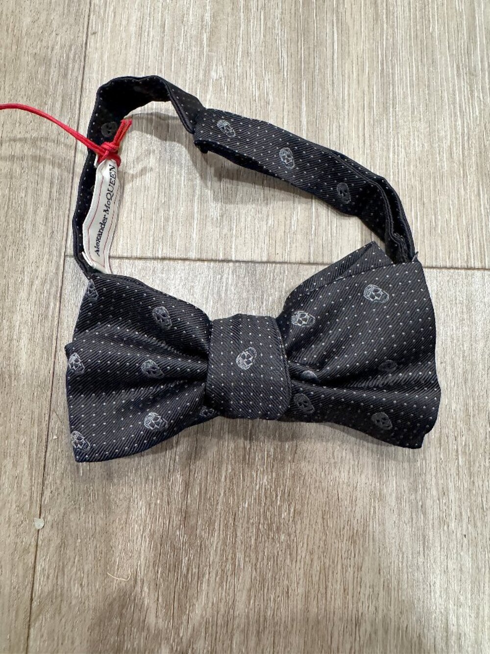 Alexander McQueen Men's Pre-Tied Silk Bow Tie - Black Skull & Polka Dot Pattern